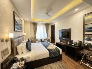 Hotel Rajpath Residency 2 Min Walk From Kaushambhi Metro Station - 0