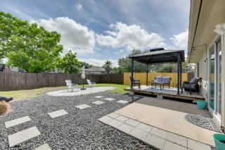Private Yard & Deck! Group-Friendly Haven in Manor - 8