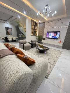 Abisola aduke court bella apartments - 3