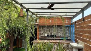 Urban Wooden Cottage Retreat - 2