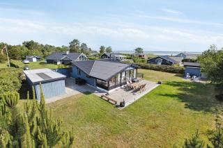Lovely Cottage Close To The Water - 0