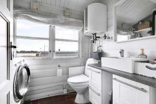 Cozy Log Cabin With A View Of The Water - 4