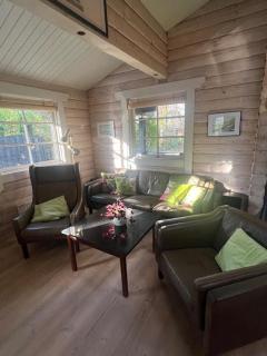 Charming Log Cabin Near Beach And Forest - 8
