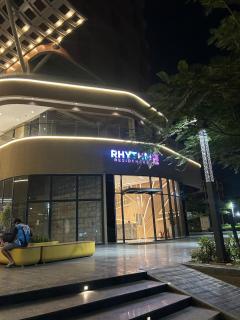 Orchid Stayz - Couple Friendly Luxury and premium 1bhk Studio with Aravali View, free parking and wifi at AIPL Joy Square at Golf Course extension, sec 63A - 3