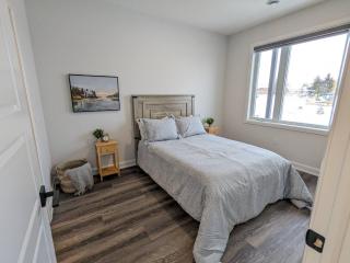 Quiet 2BR Condo Near Hospital and Wi-Fi - 6