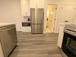 Quiet 2BR Condo Near Hospital and Wi-Fi - 4