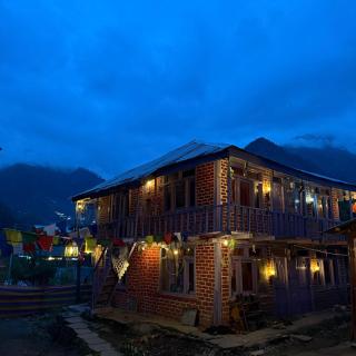 Shalom Guesthouse and Cafe - 0