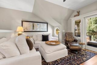 Peaceful Home-Like Condo - Spacious, Private Deck, Fireplace condo - 5
