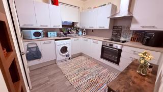 Apartment Sleeps 2 with Parking - 7