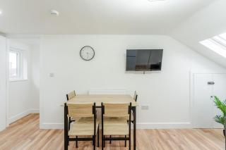 Modern Cathays City Centre 2BR Apartment Sleeps 5 - 1 Double Bed & 3 Single Beds - 1