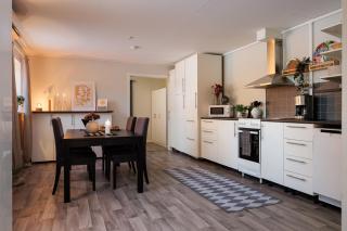 Guestly Homes - 1BR Nordic Apartment - 3