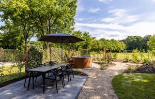 Valkse Hoeve met Hottub | 6 personen - 6
