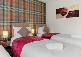 Modern 4 Bedroom House for 9 Guests With Free Parking by The Cosy Corner Nationwide - 4