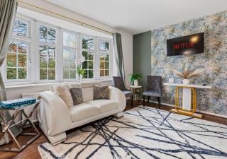 Modern 4 Bedroom House for 9 Guests With Free Parking by The Cosy Corner Nationwide - 0