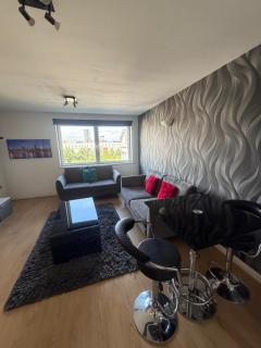 Great Value Century Wharf Apartment Near Cardiff Bay with Off Road Parking - 5