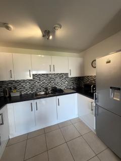 Great Value Century Wharf Apartment Near Cardiff Bay with Off Road Parking - 2