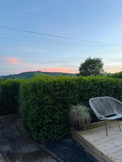 Cosmos Cottage - Colourful Home, Stunning Views - 5