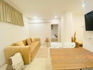 The Coastal Bunker Apartment - 7