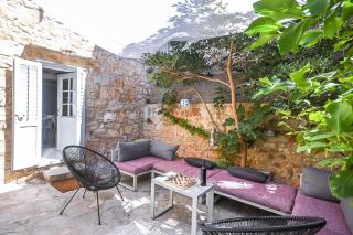 Charming Stone House with Green Courtyard - 8