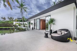 Modern Quiet Jungle Villa - 9