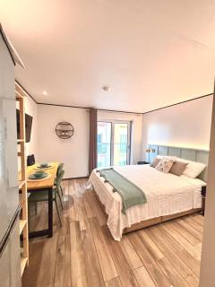 Modern Cozy Studio at The Emerald - 9