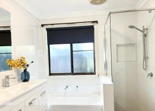 Elegant Family Residence Runcorn with Parking - 7