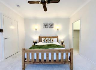 Elegant Family Residence Runcorn with Parking - 4