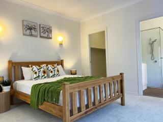 Elegant Family Residence Runcorn with Parking - 1