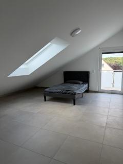 Moderne 4-Zimmer-Wohnung mit Balkon, Fernblick, Parkplatz, WLAN, Einbauküche, Bad & Gäste-WC - 5