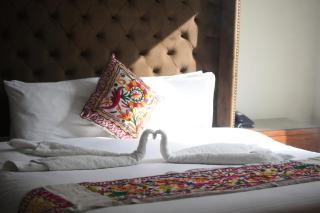 Naran Creek Hotel - 9