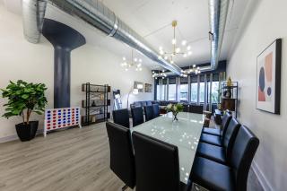 Group-Friendly 6BR Luxury Suite in Prime South Loop Location with Optional Parking and Gym Access Near McCormick Place, Soldier Field and Grant Park - 2