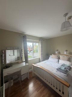 Cosy 1 bedroom apartment near Sea & Barna Woods - 6