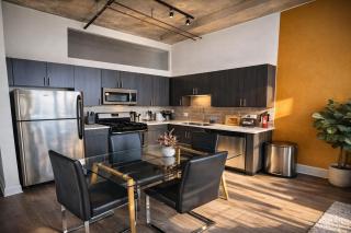 Family Friendly 2BR South Loop Suite with Optional Parking and Gym Access Sleeps up to 8 Near McCormick Place and Soldier Field - 9