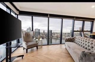 Waterfront Marble Residence Pool Spa Parking - 0