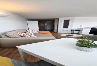 Modern City Retreat Central Nottingham - Pass the Keys - 2