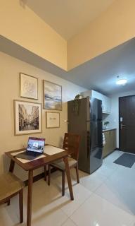 Luxury 1BR Apartment in Manila, BGC - Uptown Parksuites 1 - 2