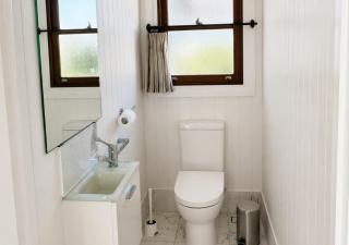 6 Beds Stylish Home in Coorparoo, 10 mins to CBD - 1