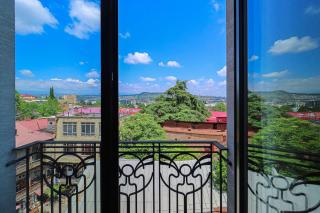 Spacious Sololaki 2BR with Balcony - by Wehost - 6