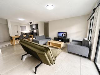 Family Home Near Rosebank & Sandton - 0
