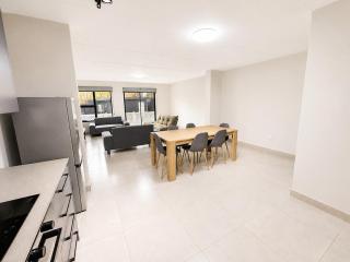 Family Home Near Rosebank & Sandton - 7
