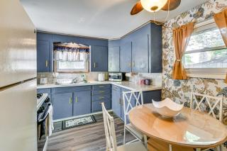 Shop, Dine, Walk to Houghton Lake! Family Getaway - 0