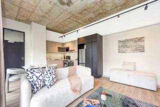 The Lineal 421 - Smart 1BR Apartment Sandton CBD Pool & WiFi - 2