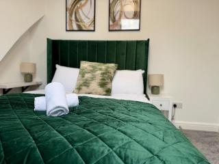 Large Apartment In Cardiff City Centre Sleeps 9 Perfect for Large Groups - 6