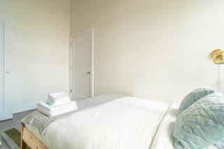 Skyline 2BR in South Loop Chicago with Optional Parking & Gym Access Near McCormick Place, Soldier Field and Lakefront - 2