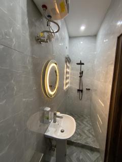 The Regal Luxury Apartment Hub - 7