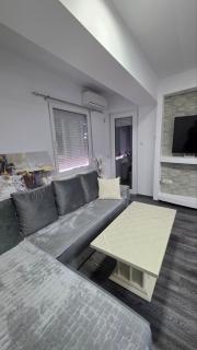 Cozy Center Apartment - 3