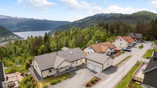 Hus i Stryn med utsikt - 2