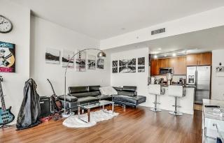 Two Bedroom High Rise Residence with City Views - 0