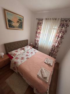 Seafront Serenity - 2BR Beach Walk Apartment - 2