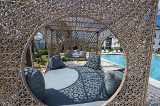 Modern King Bed Pool Gym Free Parking Near I95 - 5